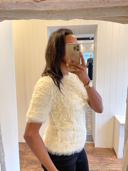 VM Cosy Fluffy Knit in Cloud Dancer