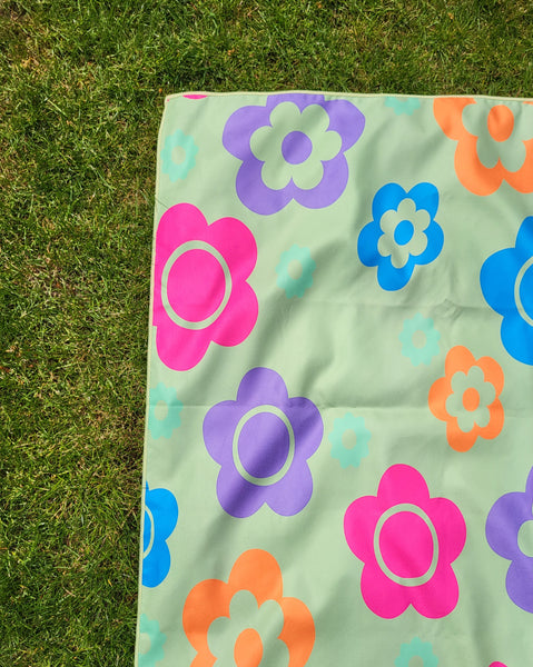 Noisy May Retro Floral Beach Towel