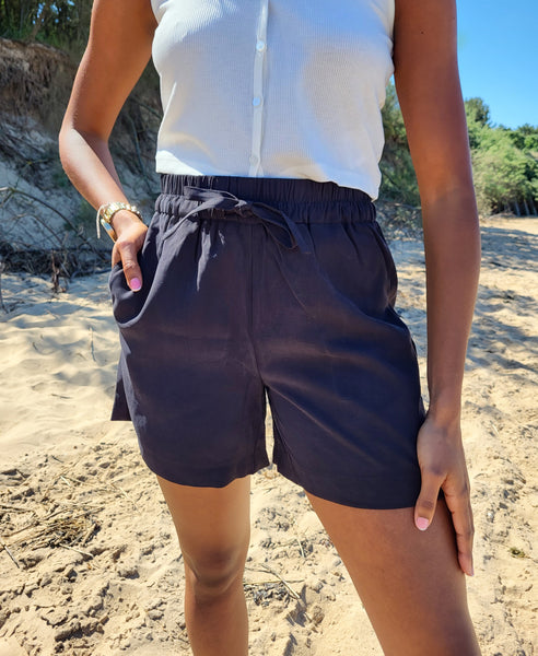 VM Relaxed Fit Shorts In Black
