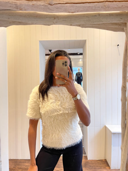 VM Cosy Fluffy Knit in Cloud Dancer