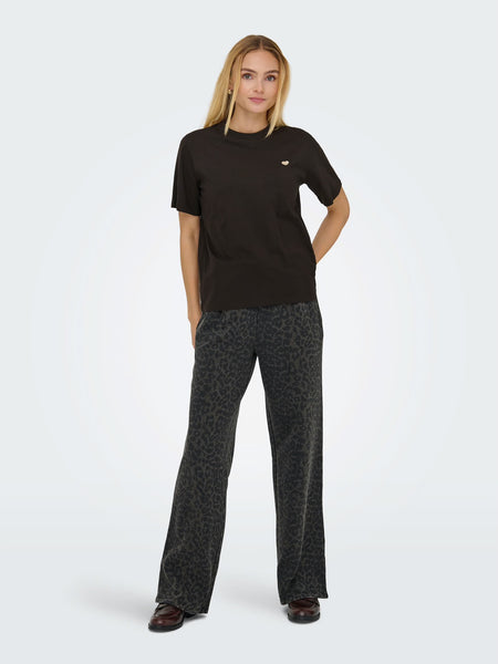 JDY Short Sleeve Heart Tshirt In Brown