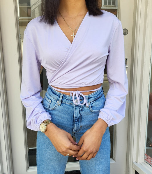 VM Kae Sutherland Cropped Long Sleeve Blouse In Lilac
