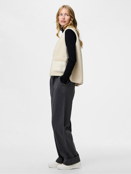 Pieces Boxy Teddy Gilet In Cream