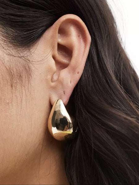 Pieces Oversized Droplet Stud Earrings In Gold or Silver