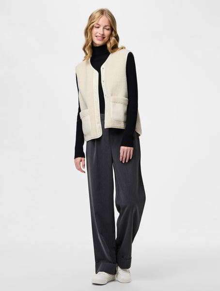 Pieces Boxy Teddy Gilet In Cream