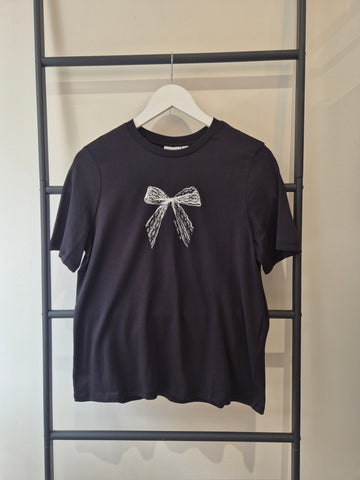 Pieces Bow Printed Oversized Tshirt In Black