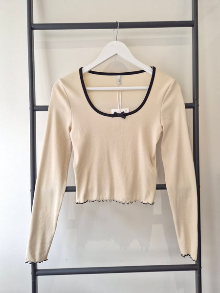 Only Scalloped Edge Long Sleeve Bow Top In Birch
