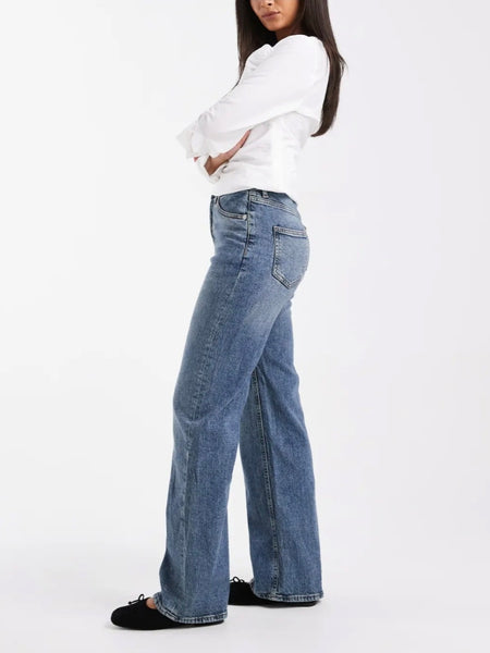 VM Tessa High Waist Wide Leg Jeans In Mid Blue