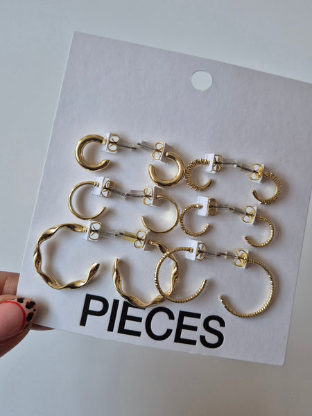 Pieces Pack of 6 Assorted Hoop Earrings In Gold