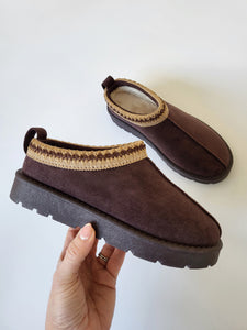 Embroidered Slip On Cosy Taz Slipper Shoe In Chocolate