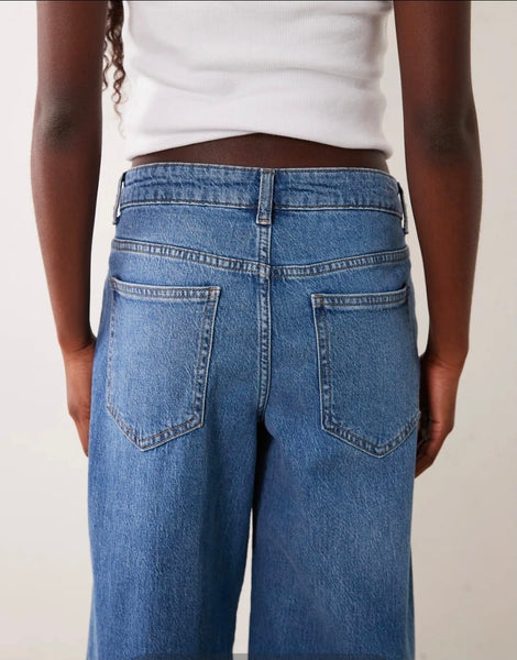 Vila Barrel Leg Jeans In Medium Blue