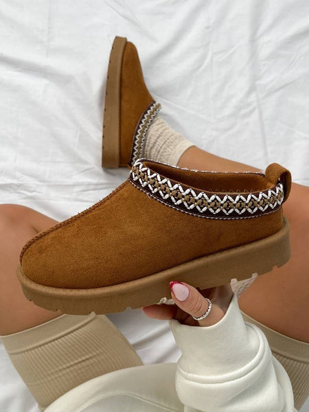 Embroidered Slip On Cosy Taz Slipper Shoe In Chestnut