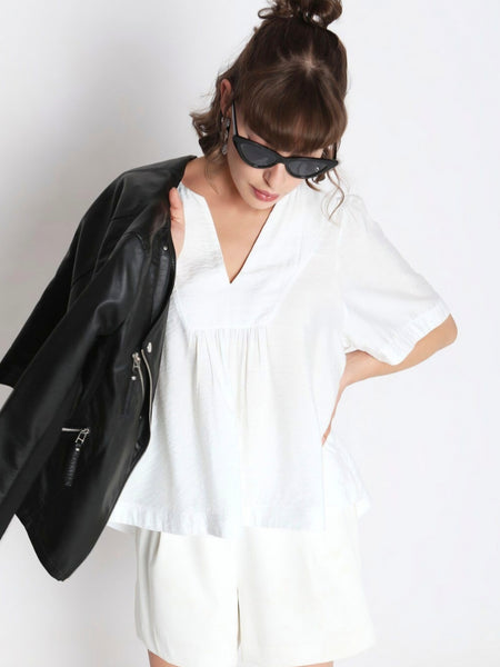 VM Aware Vneck Short Sleeve Tunic Top In White