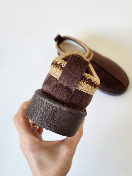 Embroidered Slip On Cosy Taz Slipper Shoe In Chocolate